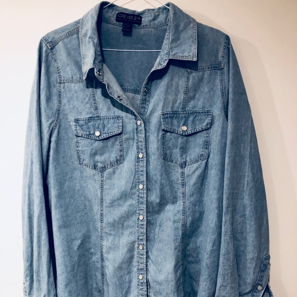 FOREVER 21 PLUS- DENIM BUTTON UP SHIRT